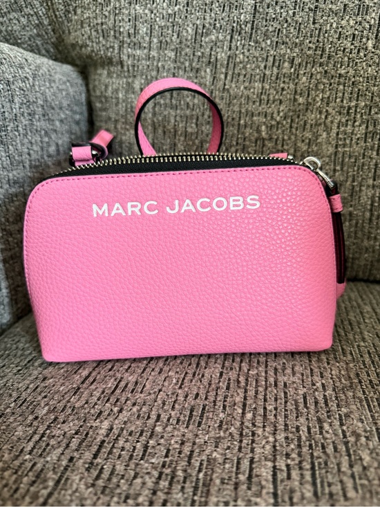 Marc Jacobs Handbags - Marc Jacobs Bubblegum Pink Pebbled Leather Crossbody